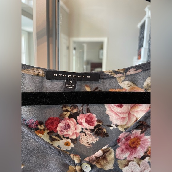 Staccato blouse! - Picture 3 of 3